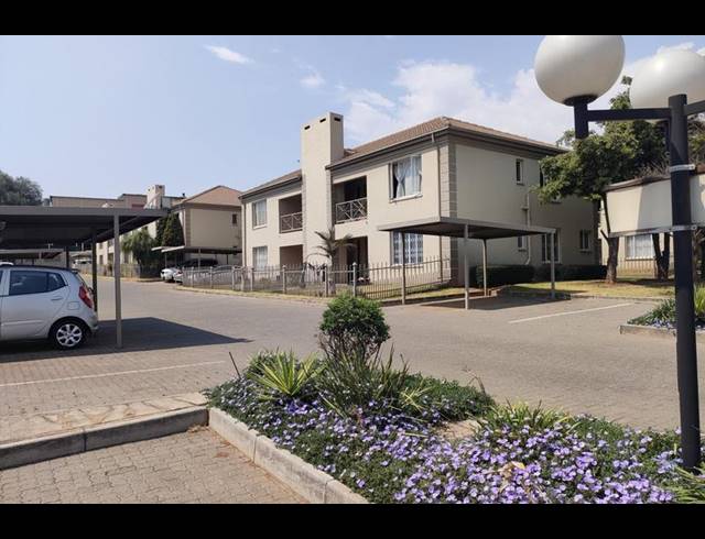 2 BEDROOM TOWNHOUSE FOR SALE IN BEDFORDVIEW